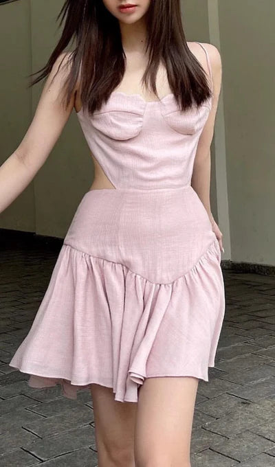 Vestido de fiesta corto con tirantes y espalda descubierta fruncida